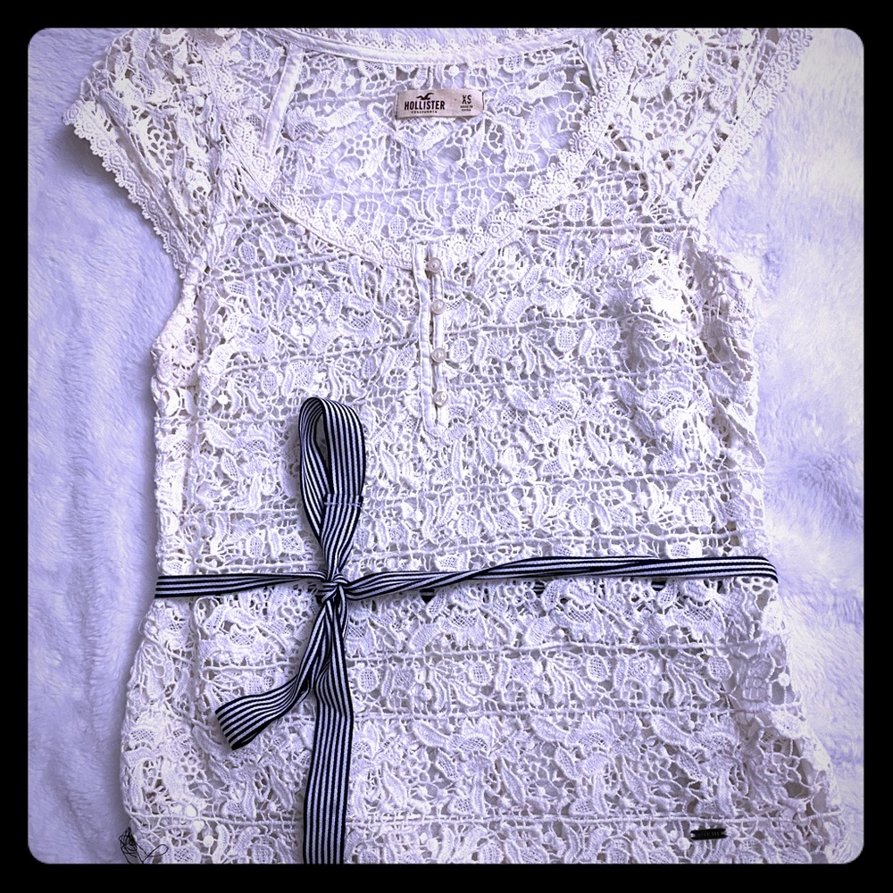 Hollister- Lace top